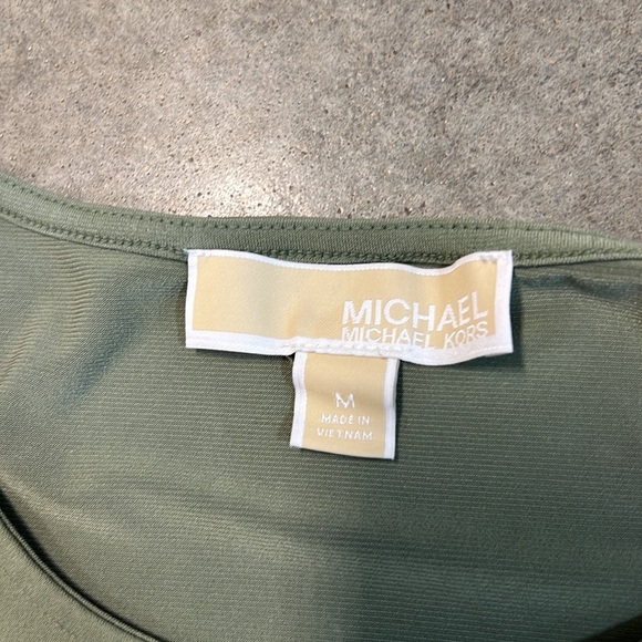 LN women’s Michael Kors green cut out sleeve size medium top - Picture 5 of 7